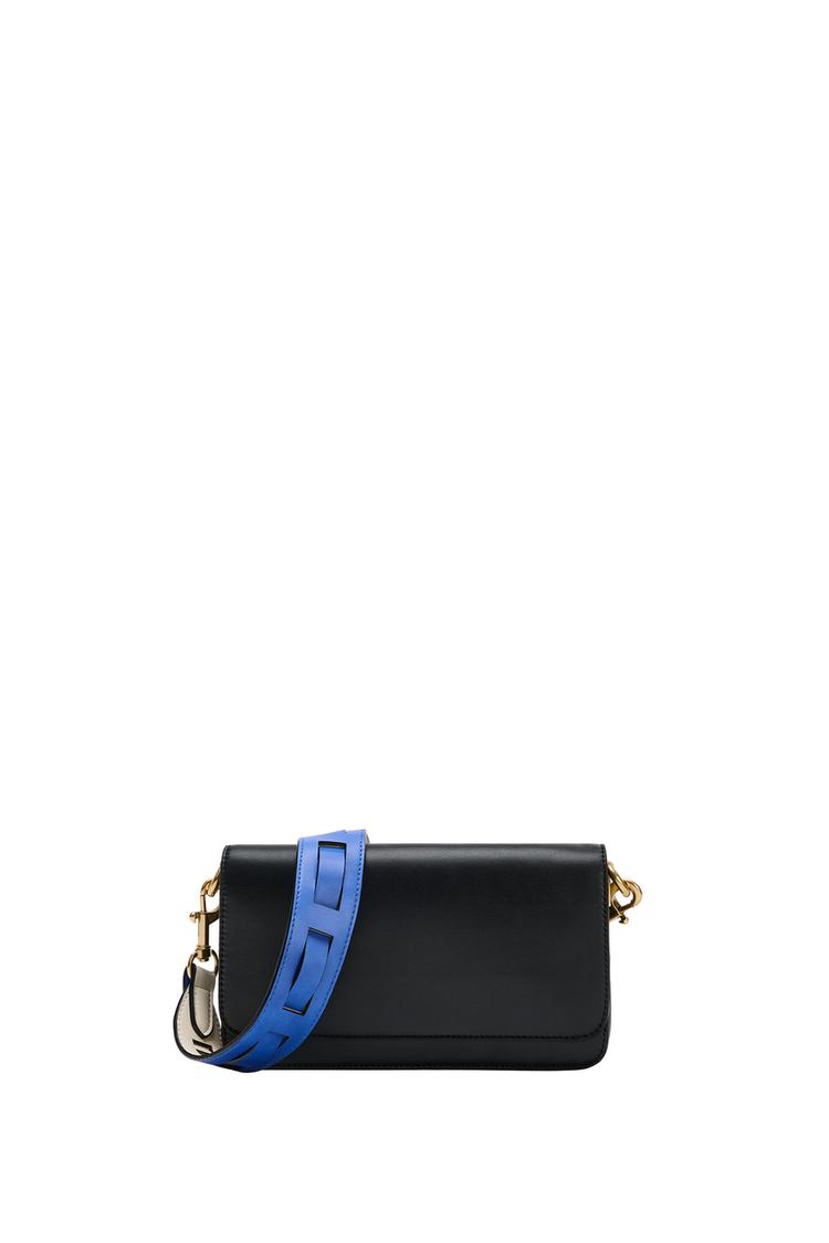 BOLSO A BANDOLERA CON DETALHE NA TIRANTE