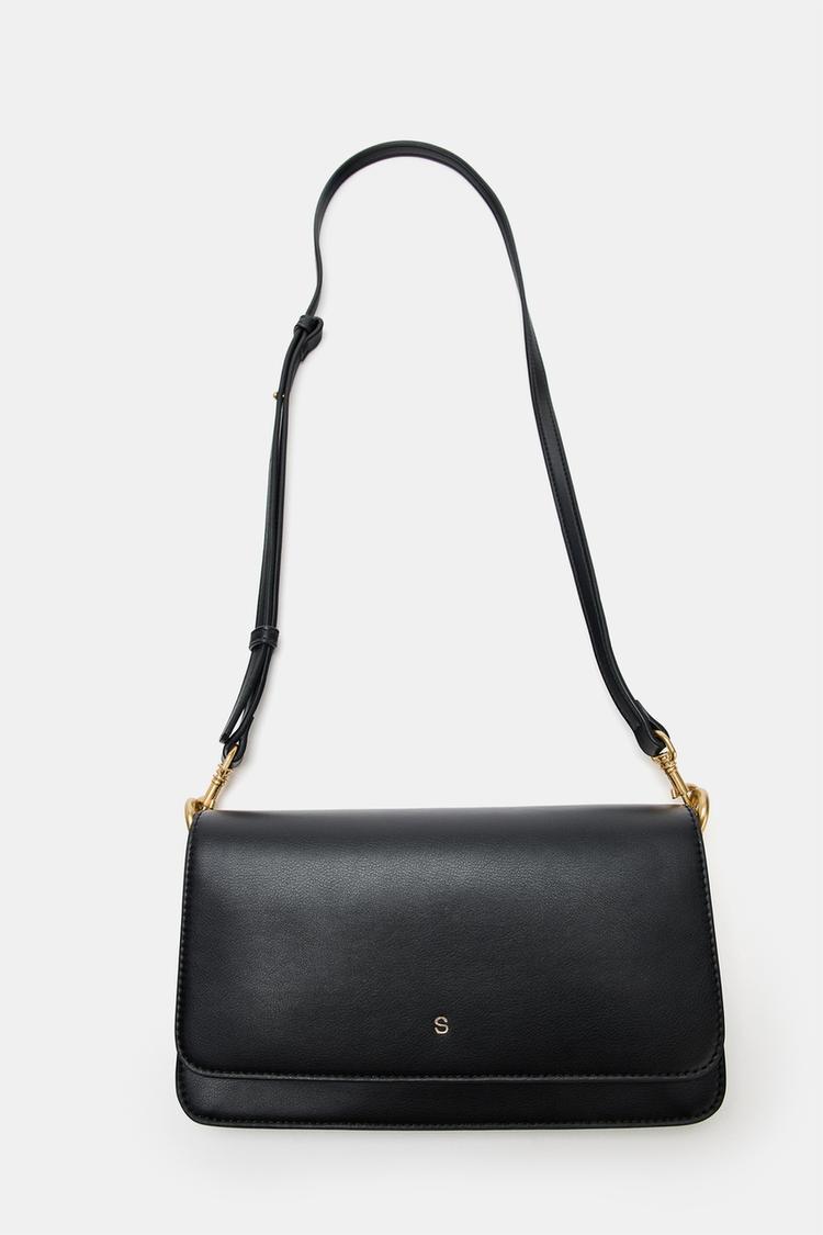 BOLSO A BANDOLERA CON DETALHE NA TIRANTE